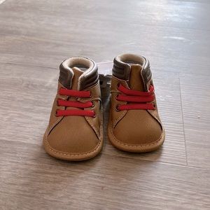 Infants size 2 (6-9 month) Rising Star boots.
